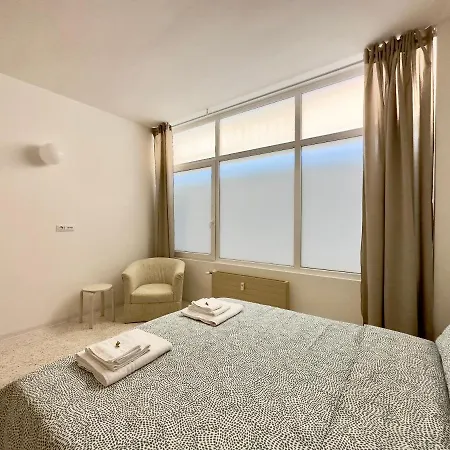 Hotel apartamentowy Navigli *